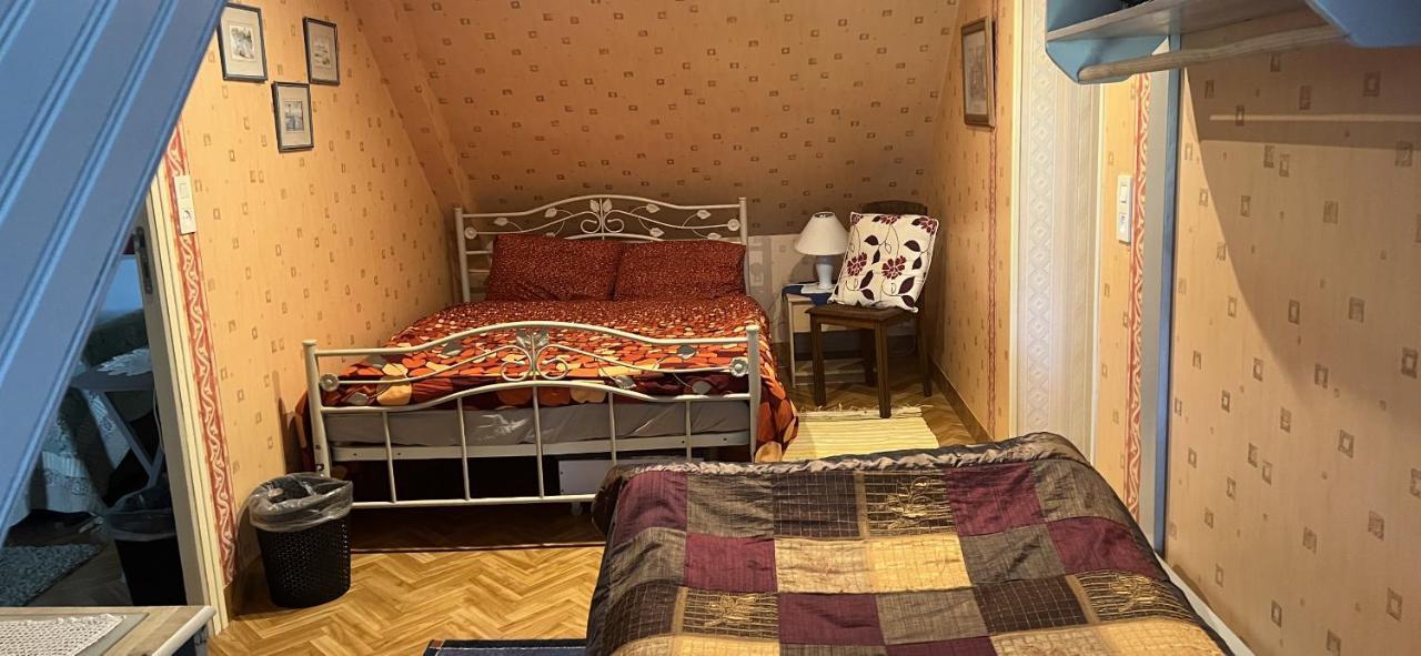 Double & Family Rooms In Tranquility In Blue Saint-Mars-sur-la-Futaie Exterior foto